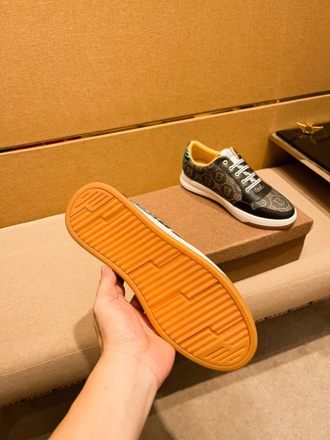 Men's shoes💰 400💰[LV]🔥Louis Vuitton, high-end men's shoes brand, official website 1:1 latest masterpiece: the upper is made of Italian imported first-layer cowhide with a comfortable and breathable lining➕original non-slip and wear-resistant outsole🔥, making walking more convenient and comfortable! An exclusive new model, a stunning work, a beautiful 1:1 replica [color] compared to the official quality! Create a fashionable personality to set off your uniqueness! A must-have for trendy men! Classic 🔥Size: 38-44 Color: 🔥 2⃣️colors available🔥.